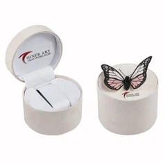 Round menonton satu kotak putih